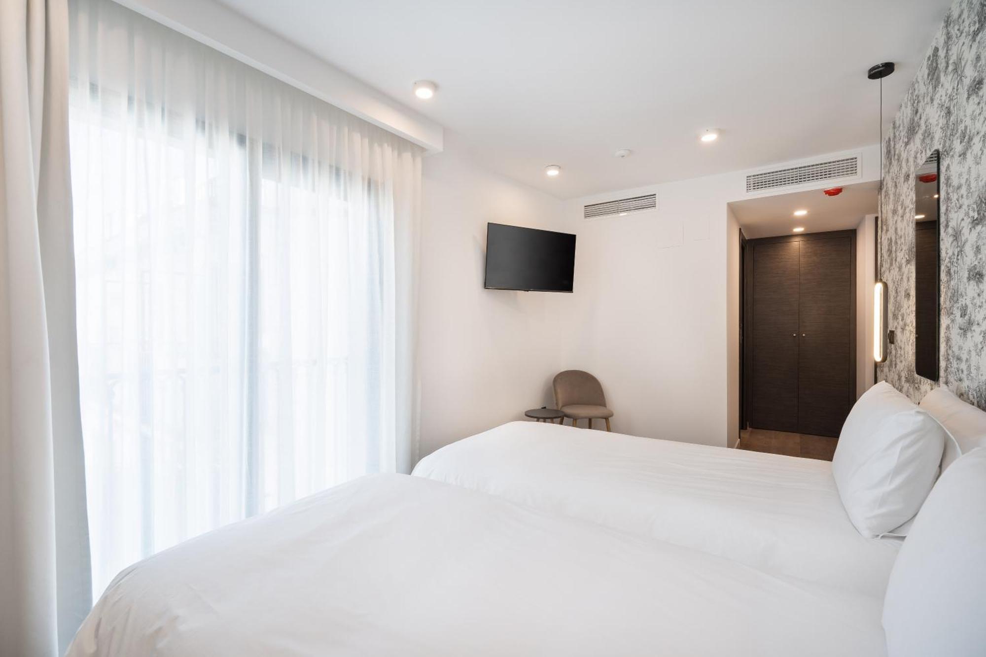 The Orange House Boutique And Upstairs Rooftop Bar Center Of 100m From The