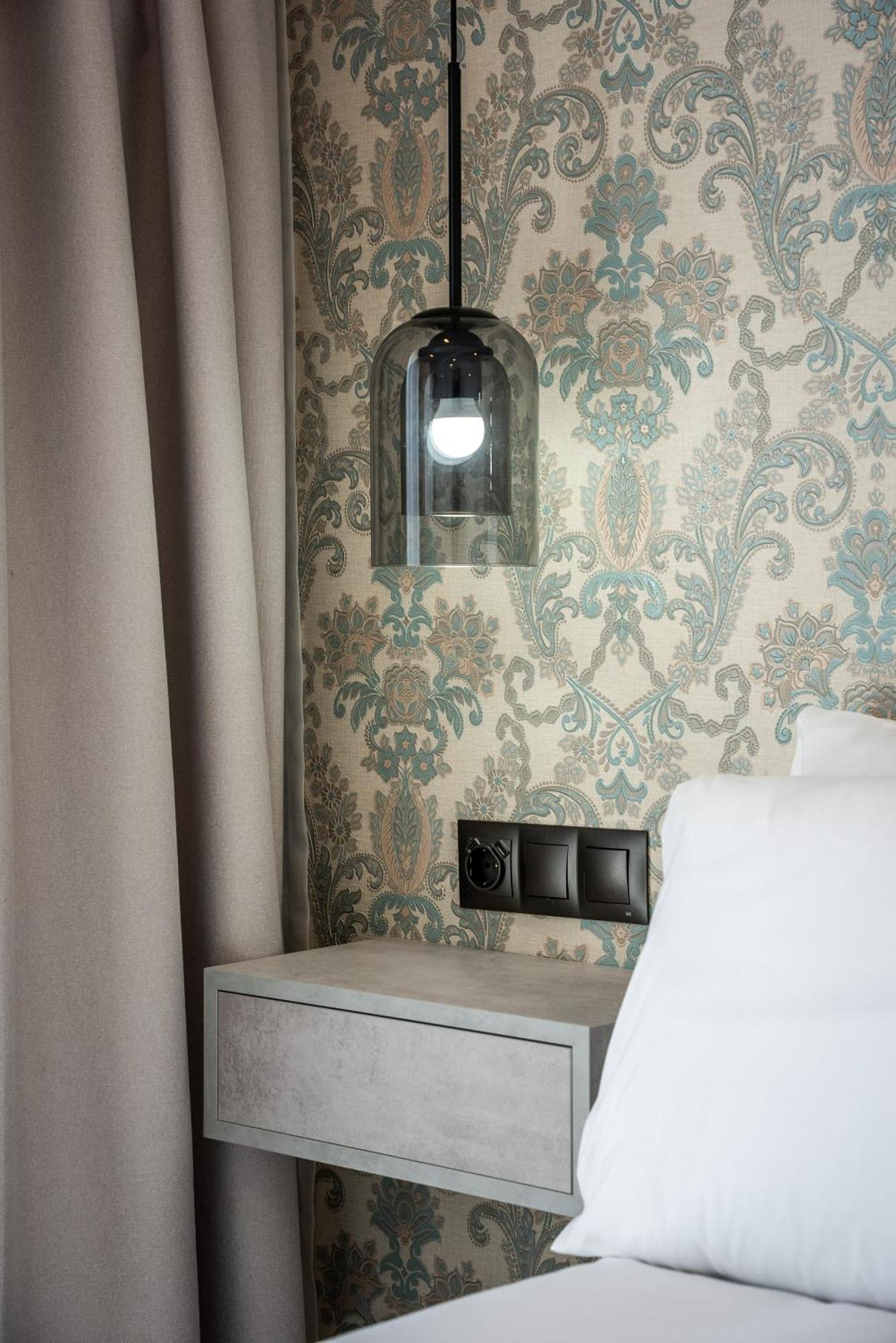 The Orange House Boutique And Upstairs Rooftop Bar Center Of 100m From The