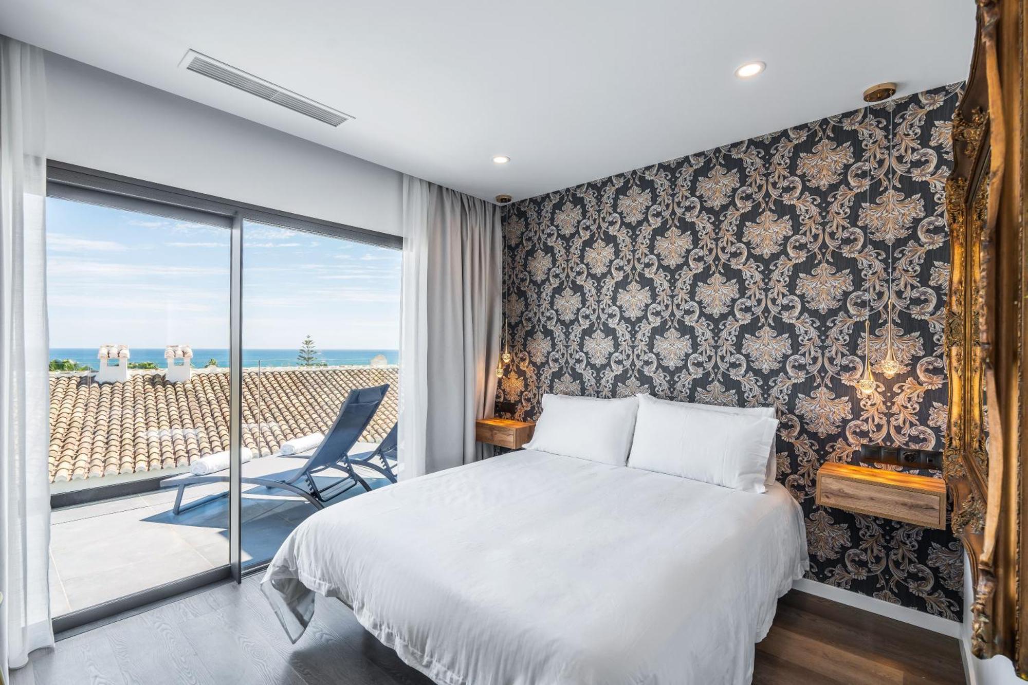The Orange House Boutique And Upstairs Rooftop Bar Center Of 100m From The