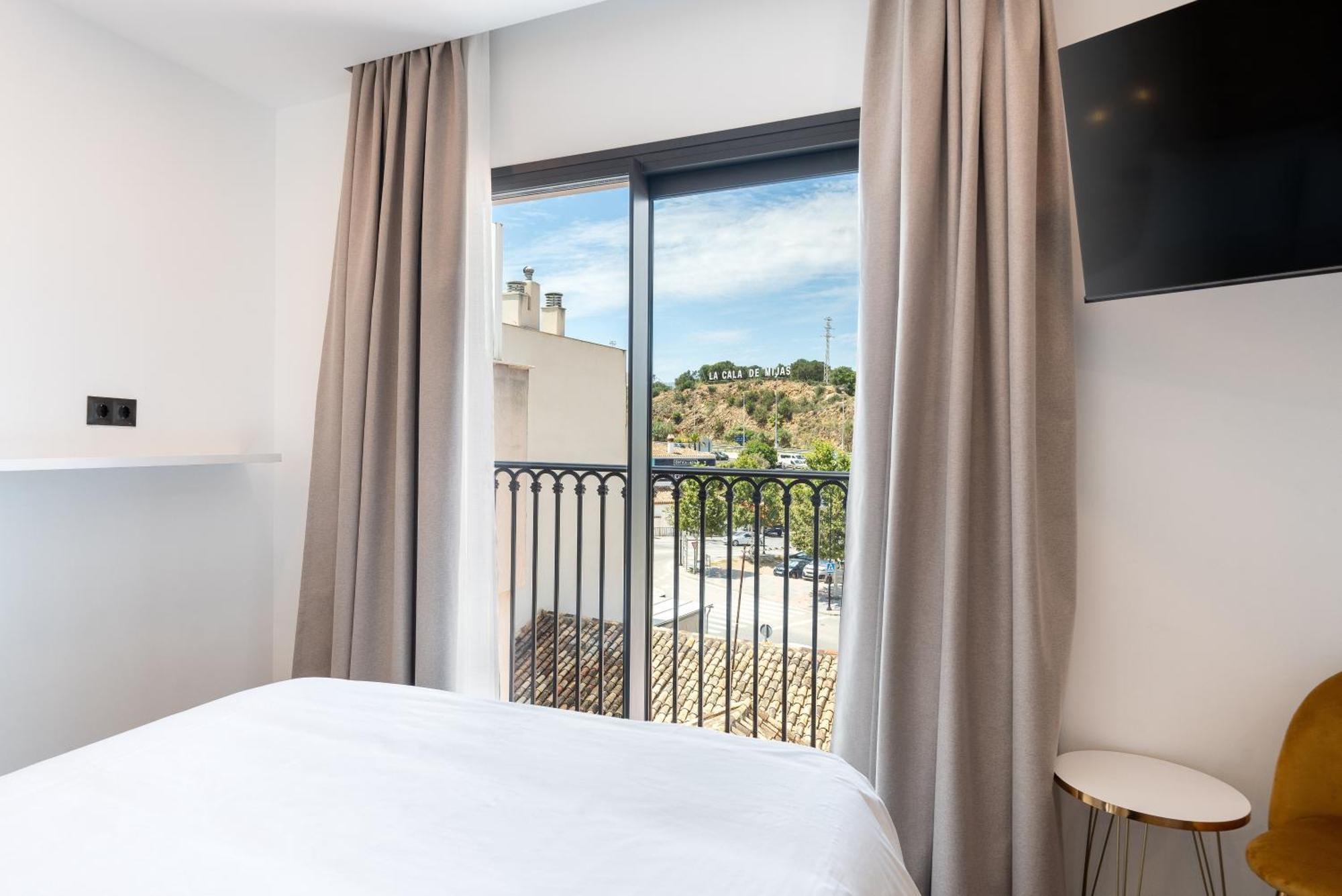 The Orange House Boutique And Upstairs Rooftop Bar Center Of 100m From The Hotel La Cala De Mijas