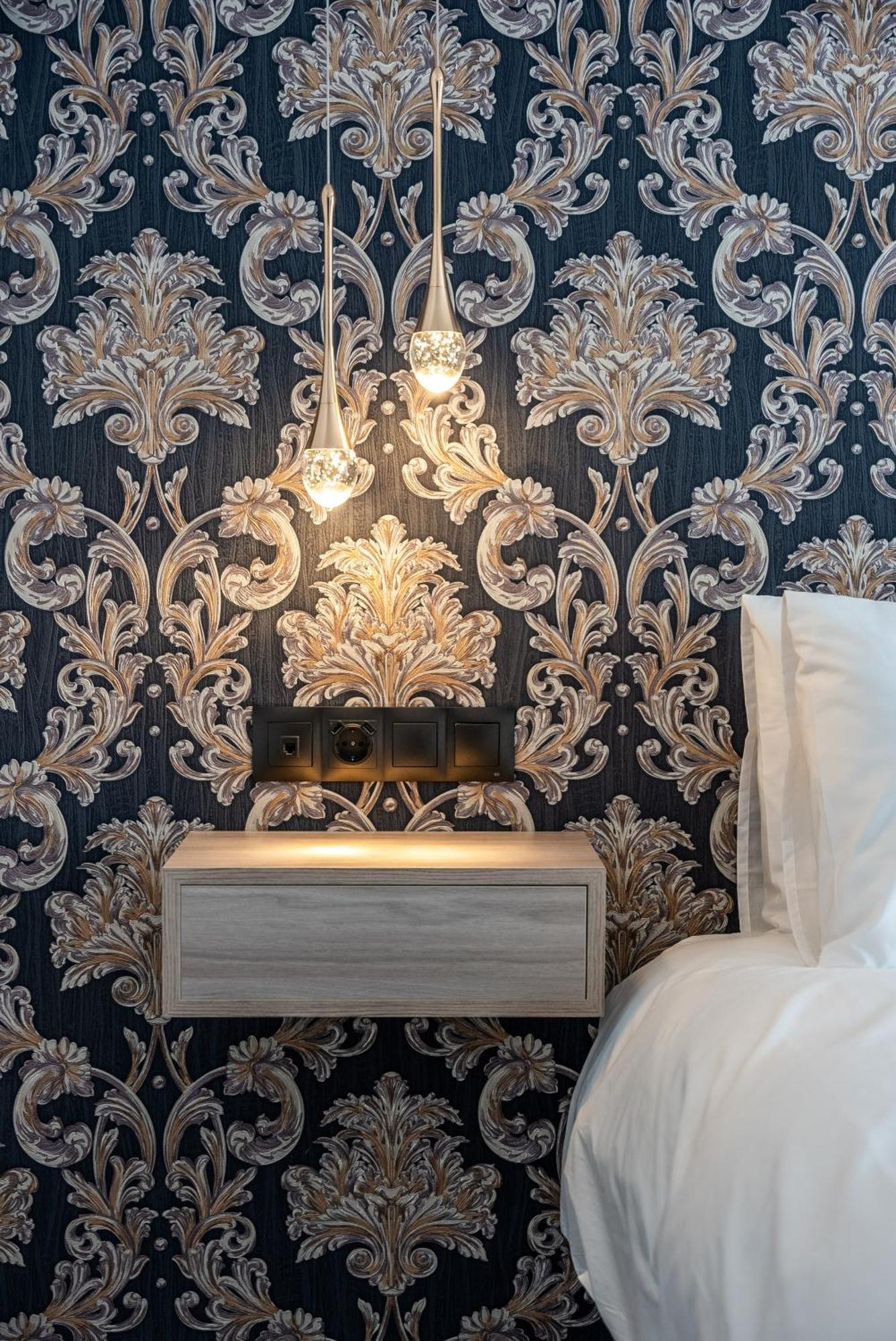 The Orange House Boutique And Upstairs Rooftop Bar Center Of 100m From The