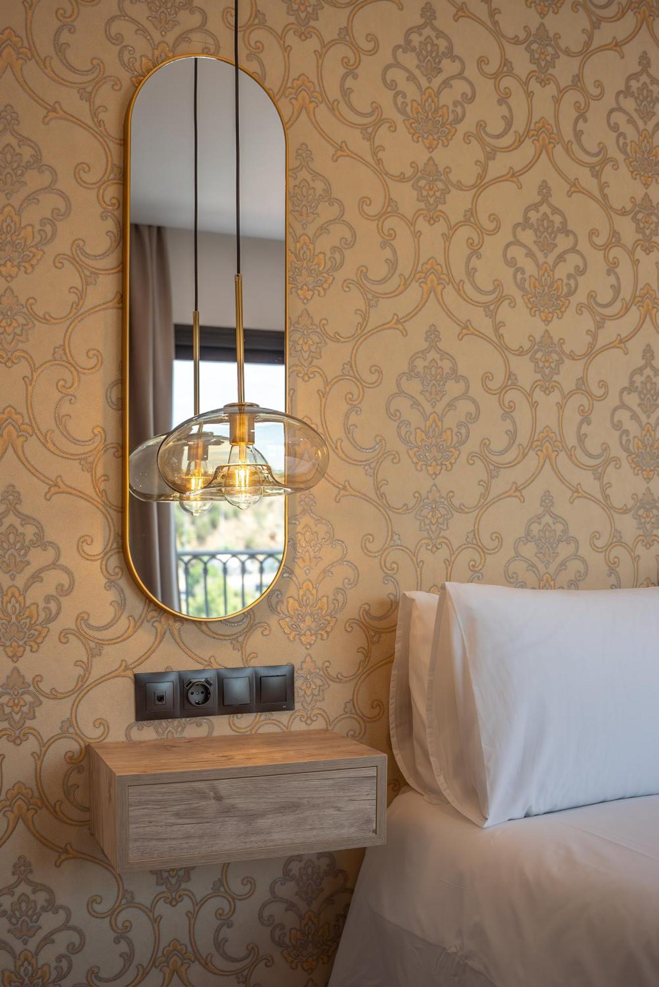 The Orange House Boutique And Upstairs Rooftop Bar Center Of 100m From The 3* La Cala De Mijas
