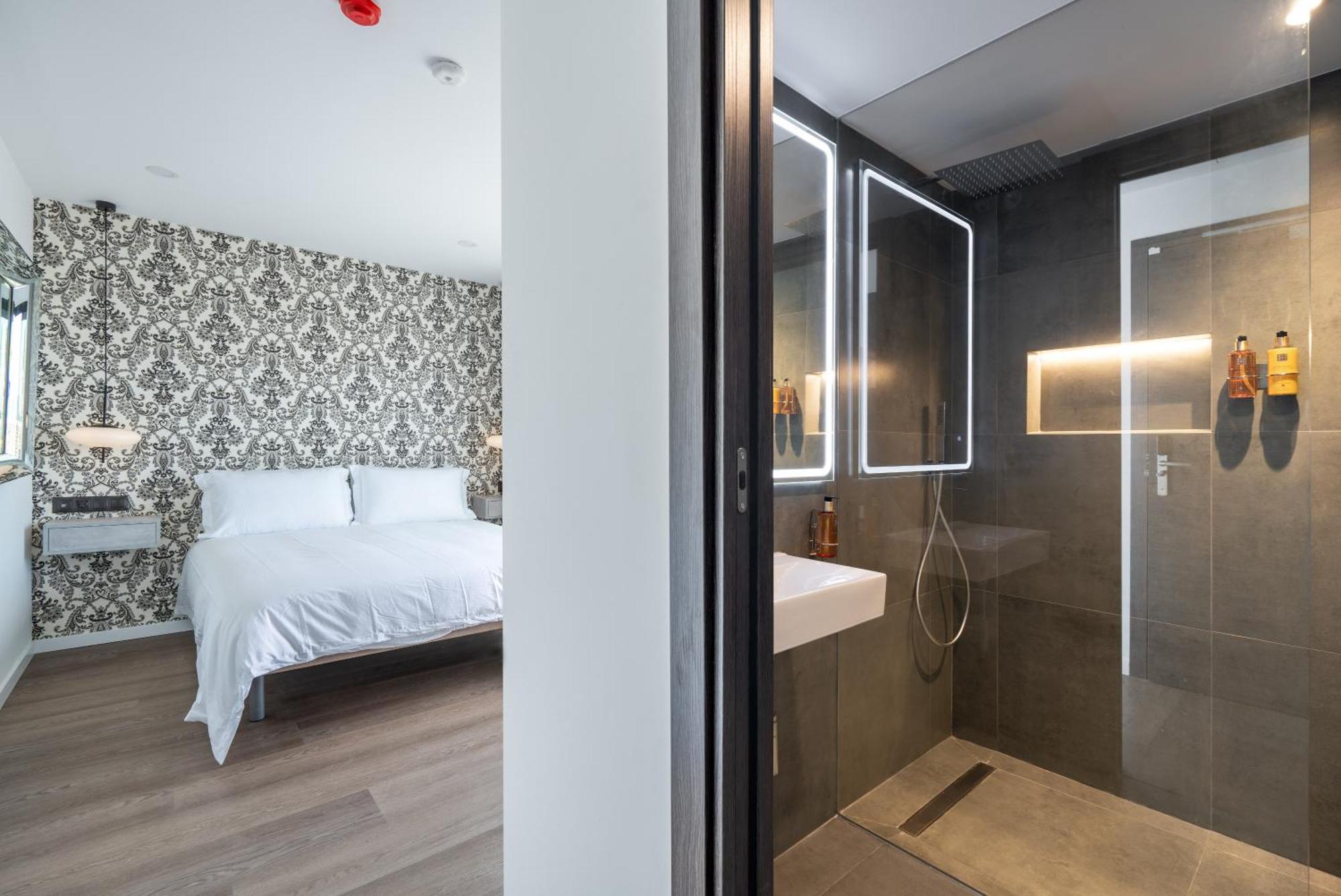 The Orange House Boutique And Upstairs Rooftop Bar Center Of 100m From The