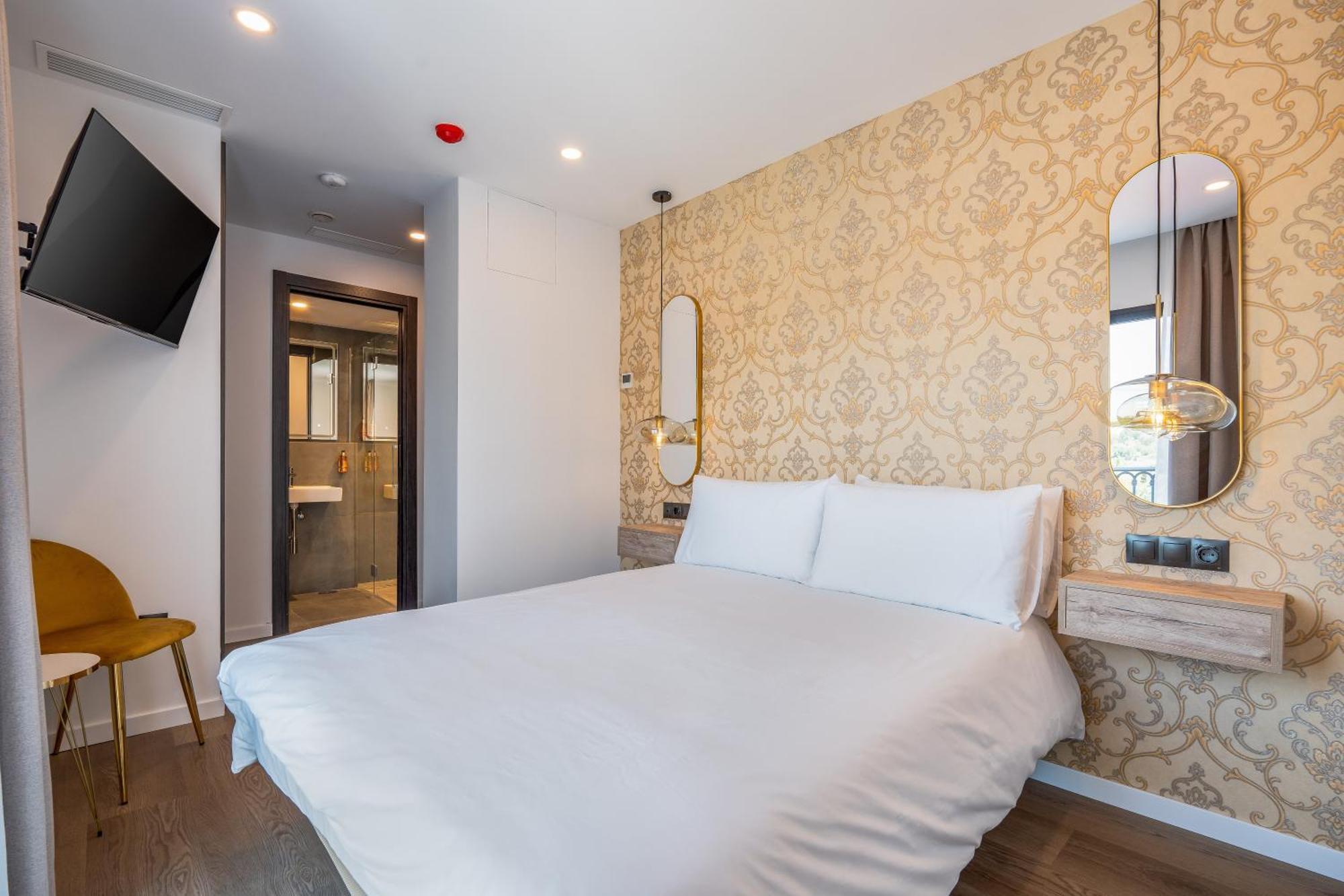 The Orange House Boutique And Upstairs Rooftop Bar Center Of 100m From The La Cala De Mijas