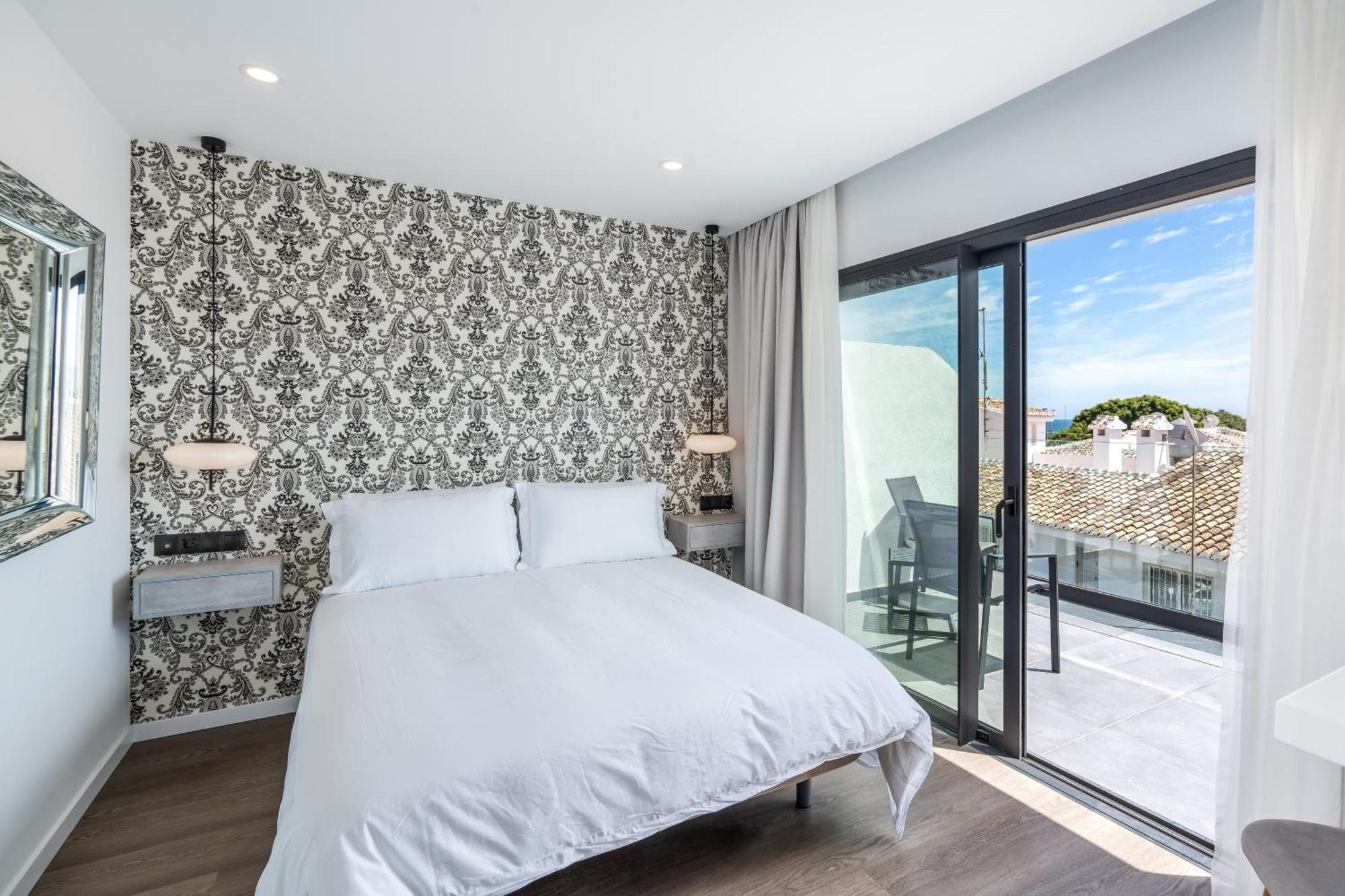 The Orange House Boutique And Upstairs Rooftop Bar Center Of 100m From The 3* La Cala De Mijas