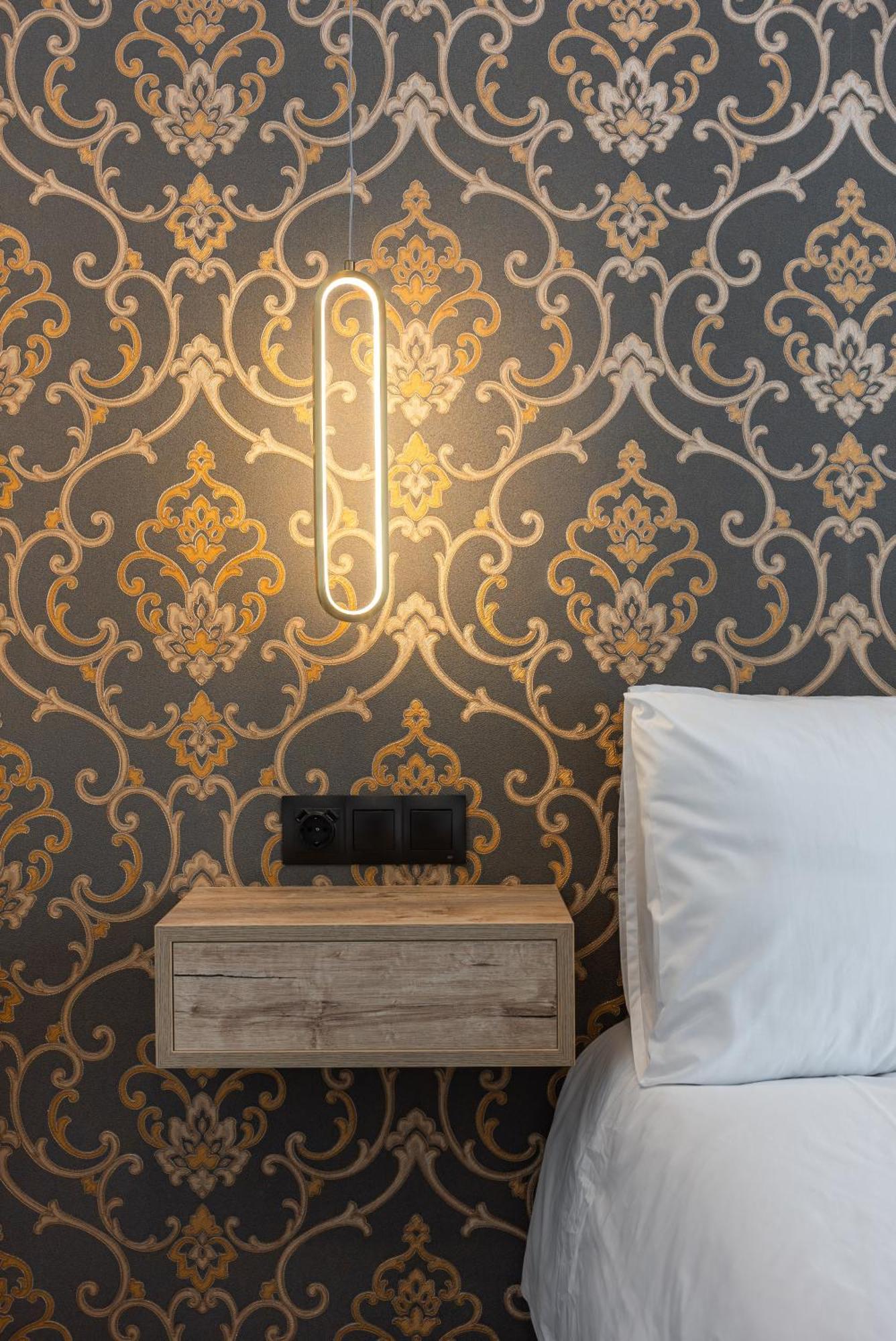 The Orange House Boutique And Upstairs Rooftop Bar Center Of 100m From The