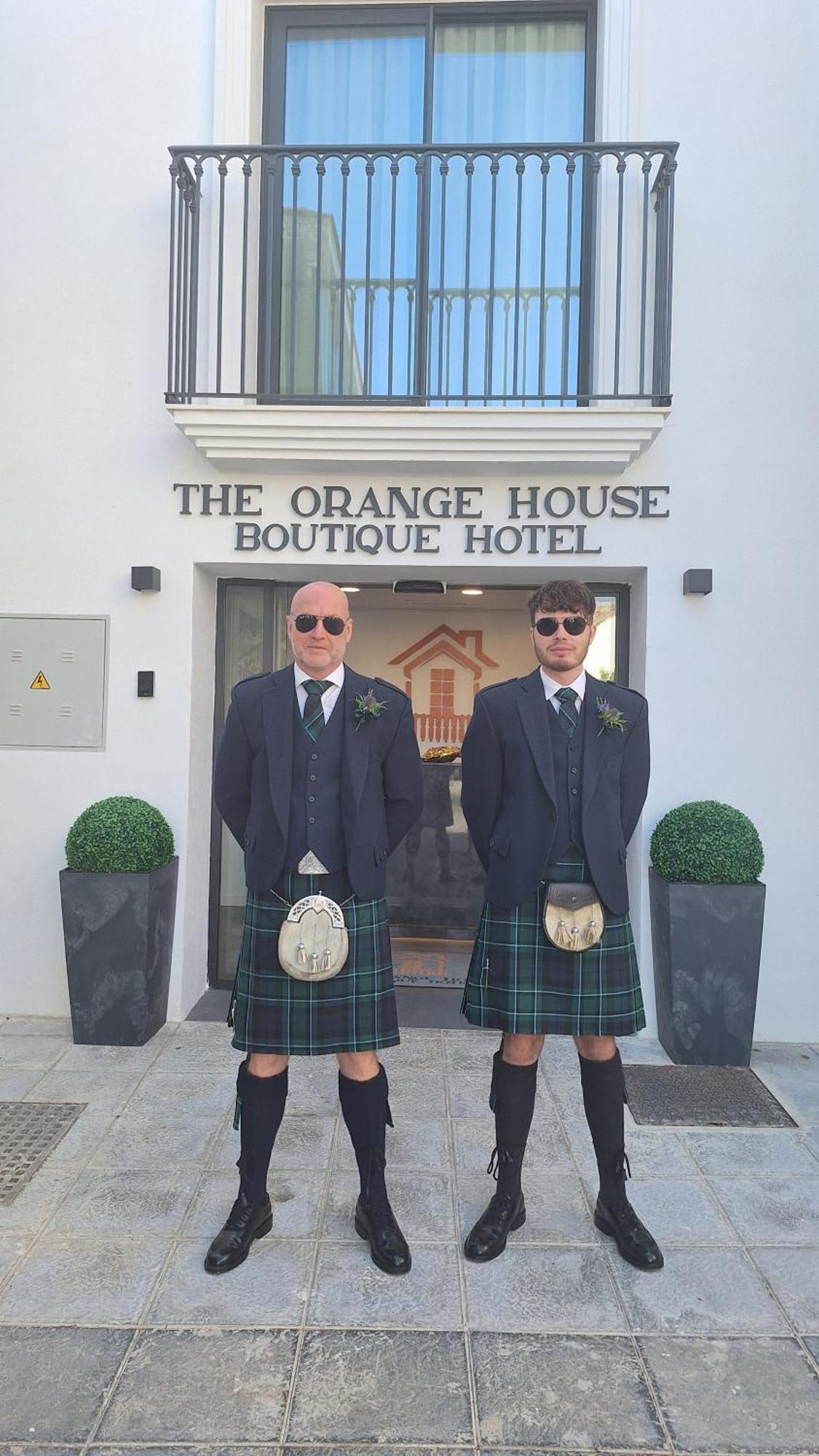 The Orange House Boutique And Upstairs Rooftop Bar Center Of 100m From The Hotel La Cala De Mijas